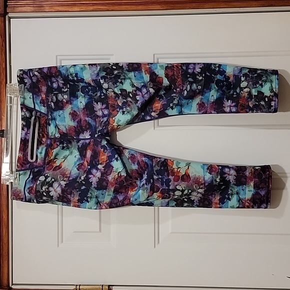 Athleta Floral Fade Sonar Capris Leggings Size Large - Picture 4 of 12